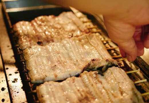 うなぎを焼く様子
